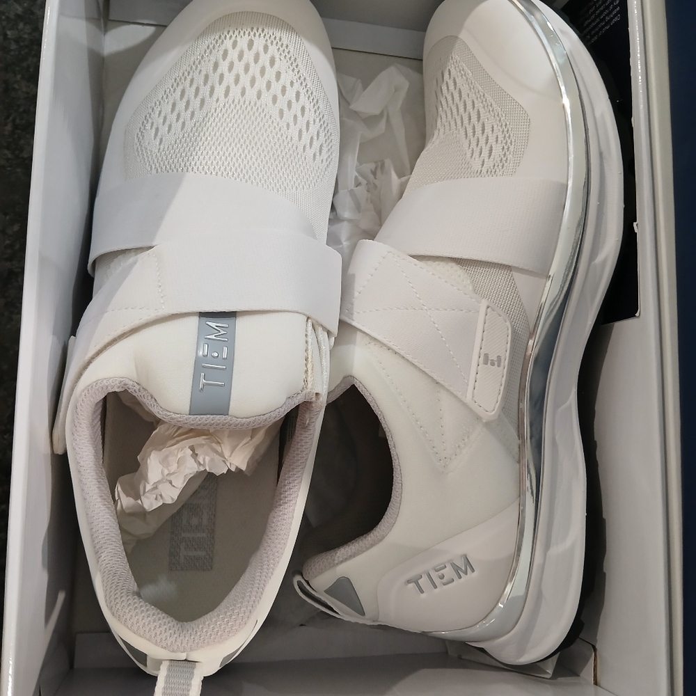 TIEM Slipstream women's white with silver cycling shoes, size 10.5 NEW
